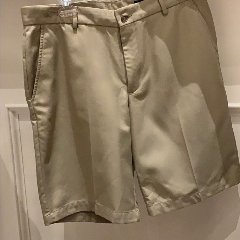 Greg Norman Shorts size W32